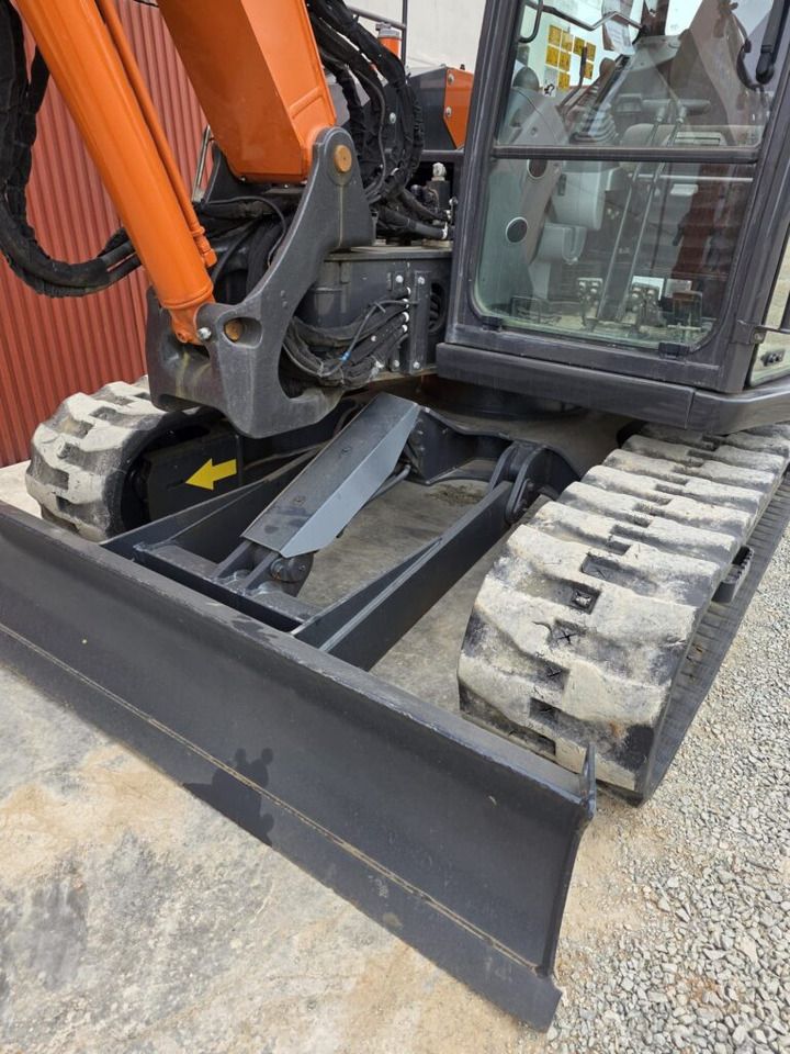 2020 Hitachi ZX85USB-6 mini excavator front blade and track view 2020 Hitachi ZX85USB-6 mini excavator front blade and track view