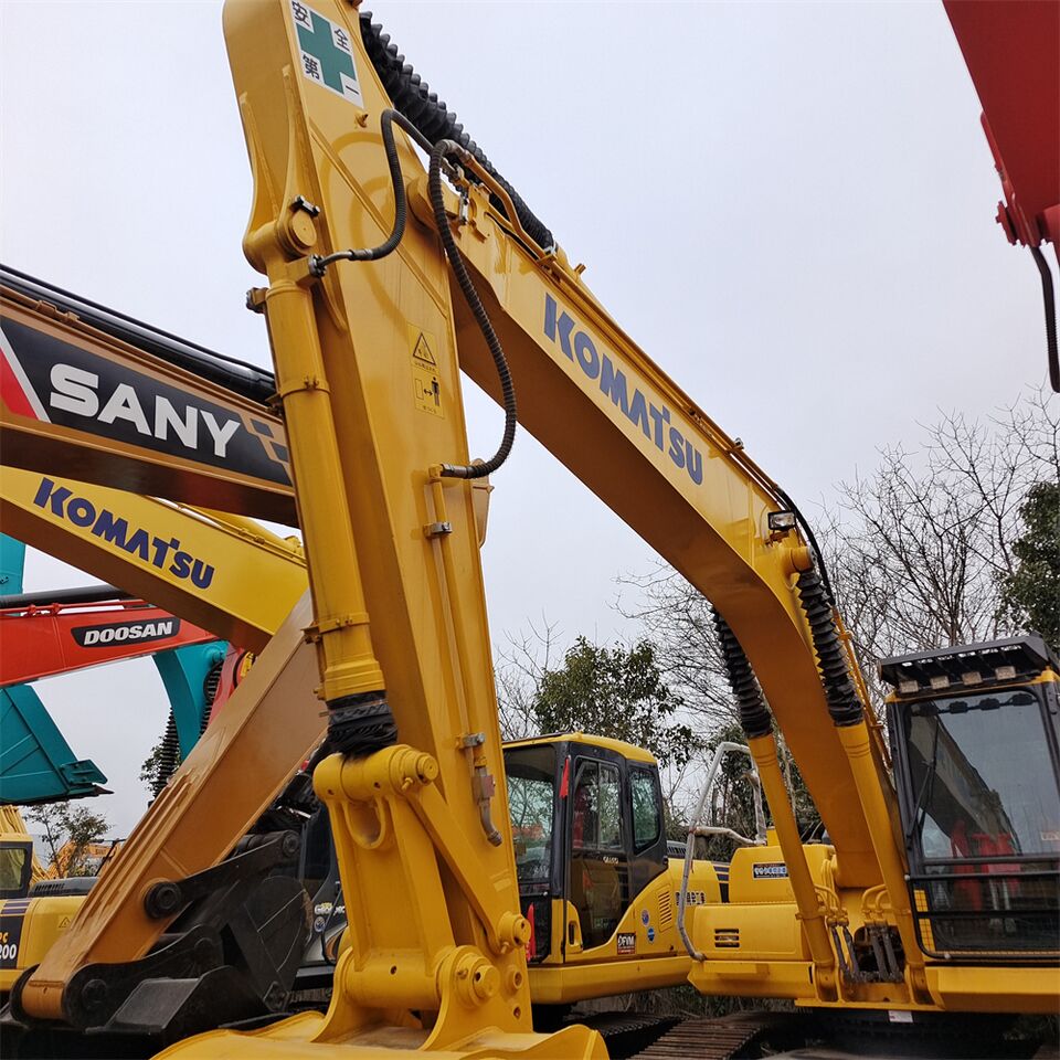 2025 Komatsu PC210LC-7 crawler excavator boom and cab view 2025 Komatsu PC210LC-7 crawler excavator boom and cab view