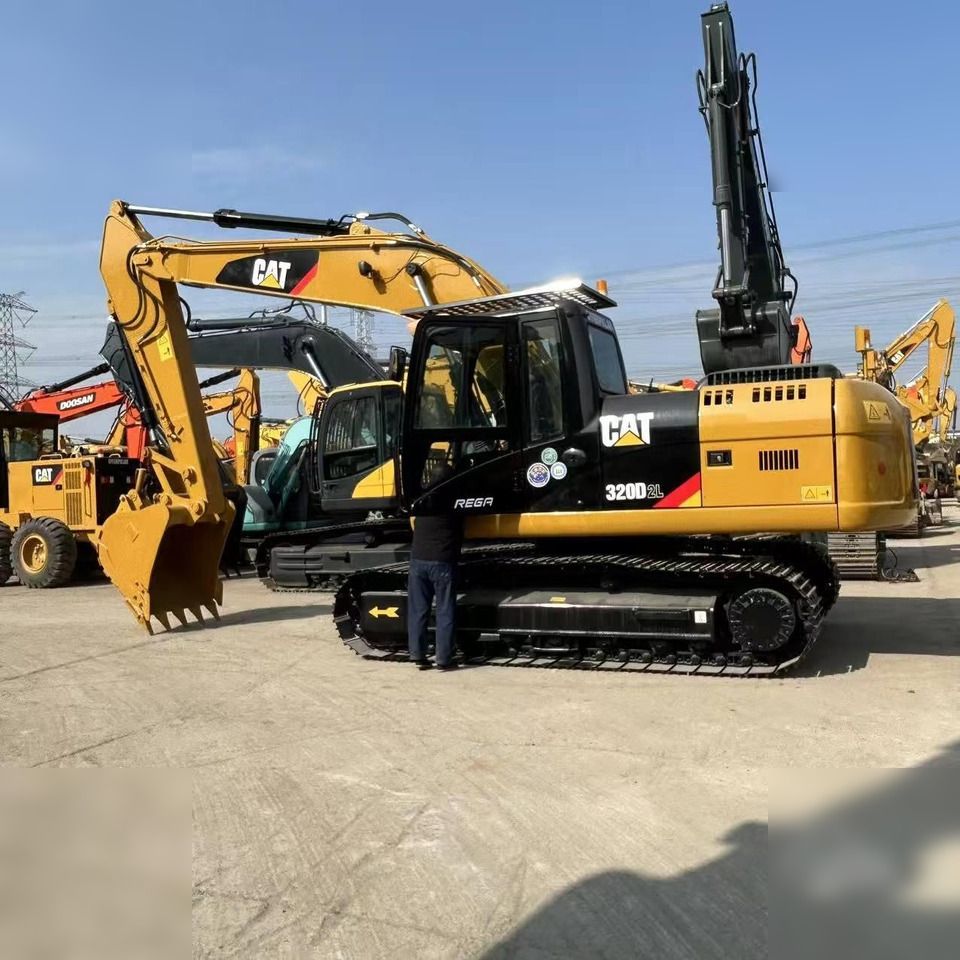 Escavadora de rastos 2025 Caterpillar 320D2L, vista lateral Escavadora de rastos 2025 Caterpillar 320D2L, vista lateral