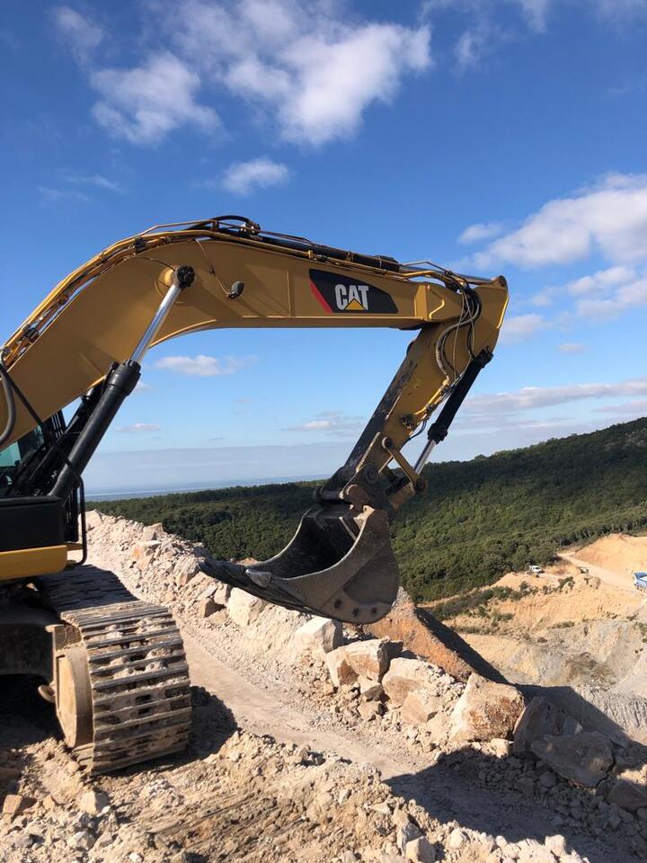 2014 Caterpillar 336E crawler excavator boom and bucket view 2014 Caterpillar 336E crawler excavator boom and bucket view