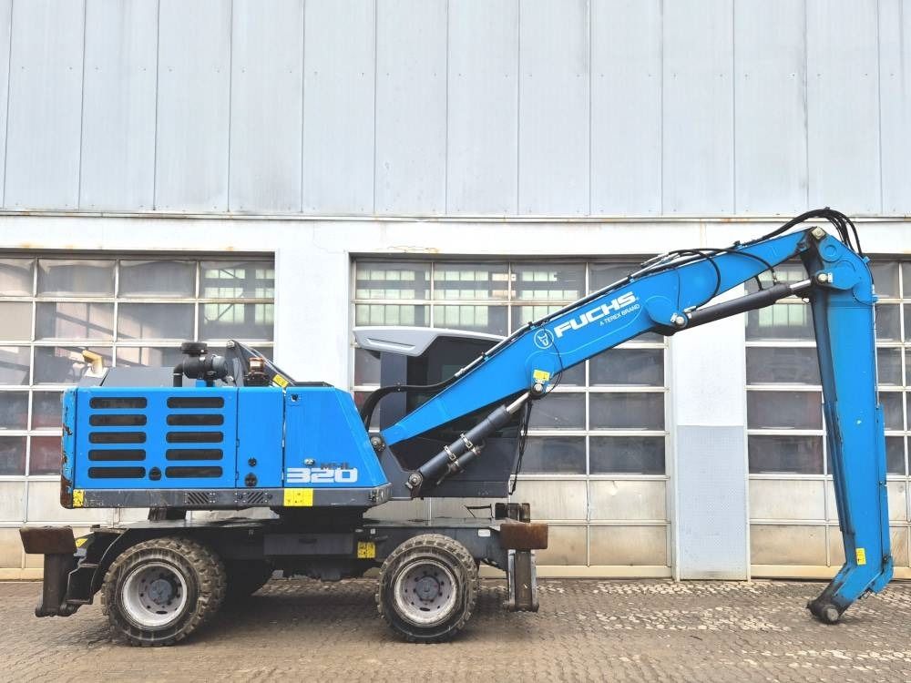 2020 Fuchs MHL320F material handler, side view 2020 Fuchs MHL320F material handler, side view