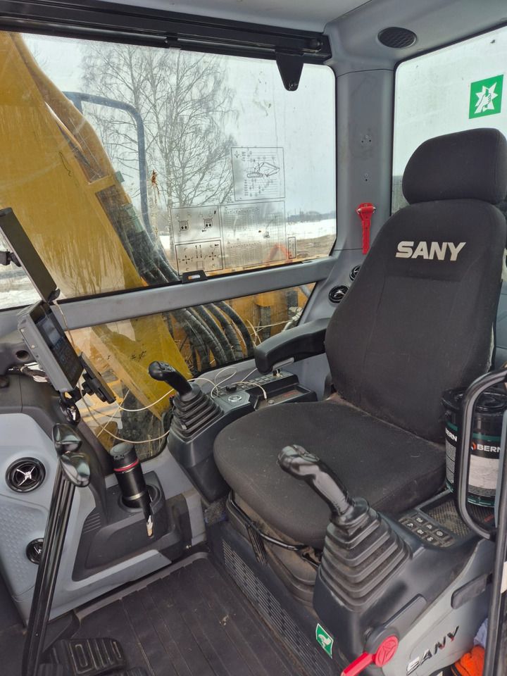 2022 Sany SY75C crawler excavator interior view 2022 Sany SY75C crawler excavator interior view
