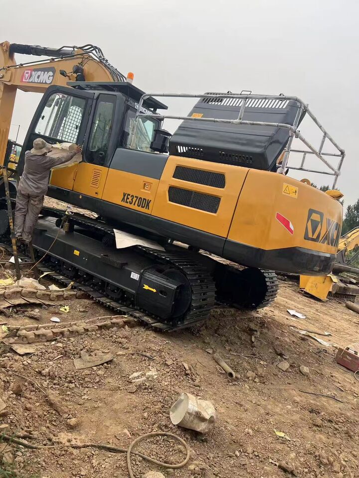 2022 XCMG XE370DK crawler excavator, rear three-quarter view 2022 XCMG XE370DK crawler excavator, rear three-quarter view