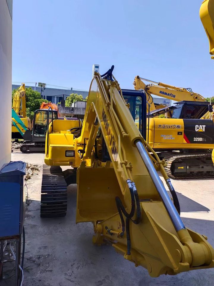 2020 Komatsu PC70-8 mini excavator, rear three-quarter view 2020 Komatsu PC70-8 mini excavator, rear three-quarter view
