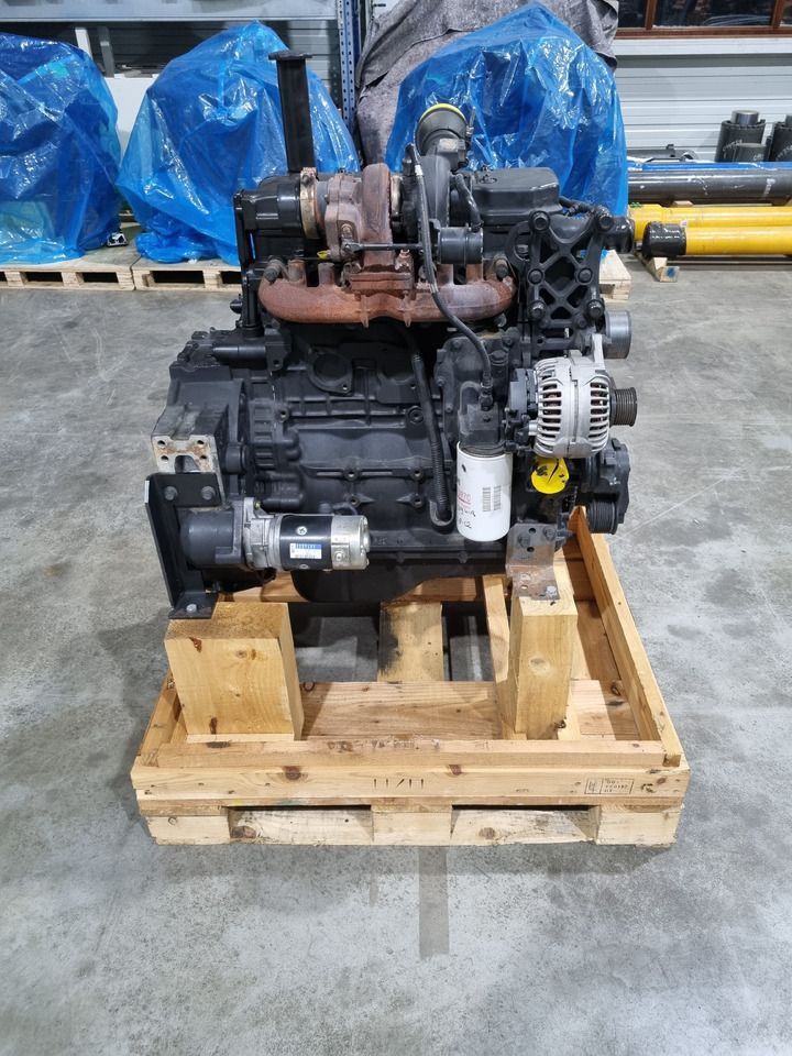 2011 Cummins QSB 4.5 TIER 3 engine, front view 2011 Cummins QSB 4.5 TIER 3 engine, front view