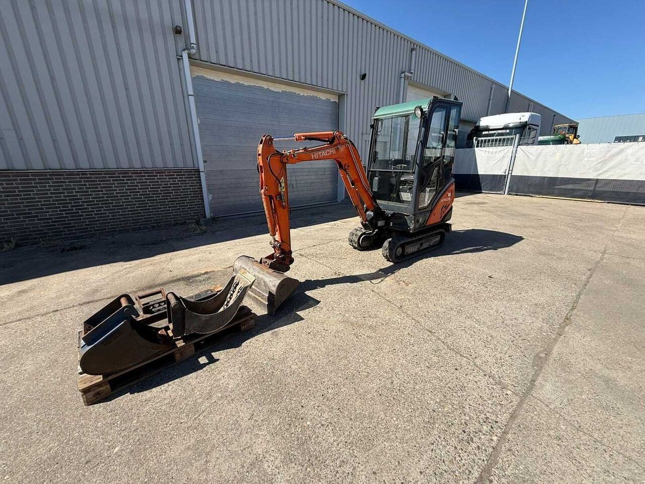 2013 Hitachi ZX16 mini excavator, side view 2013 Hitachi ZX16 mini excavator, side view