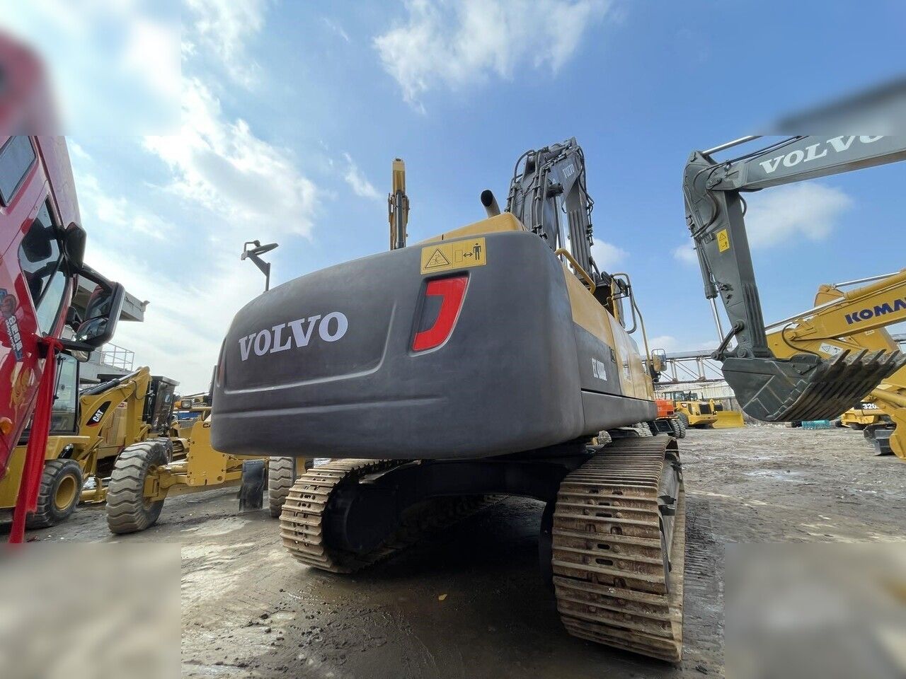 2018 Volvo EC480DL crawler excavator rear view 2018 Volvo EC480DL crawler excavator rear view