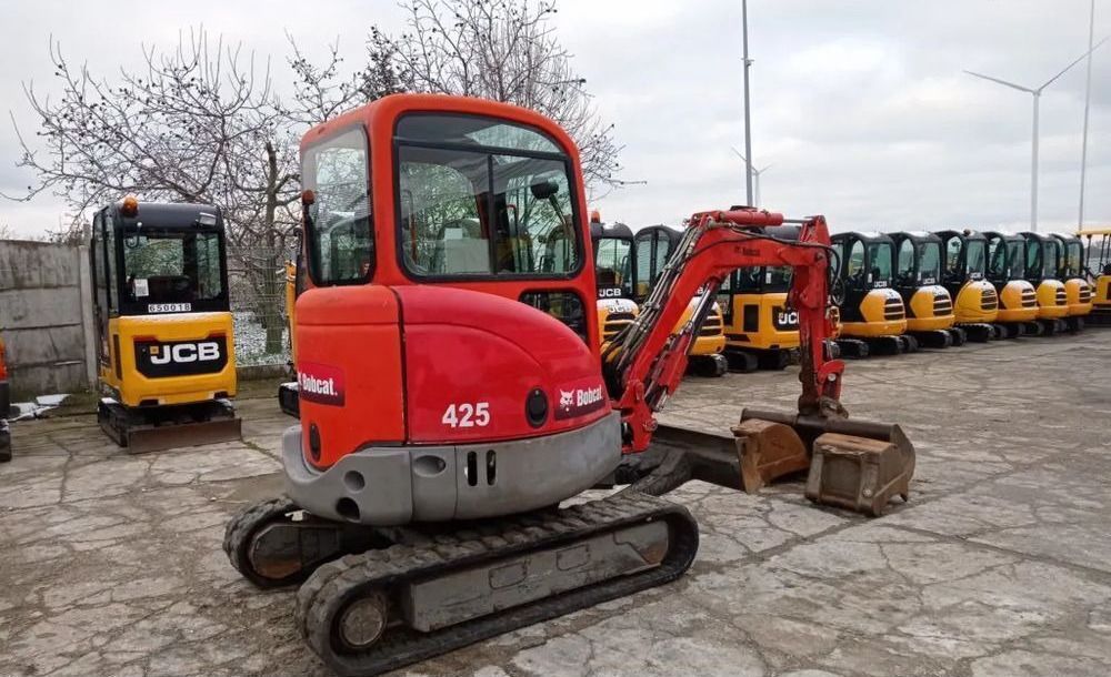 2011 Bobcat 425 EG mini excavator, front three-quarter view