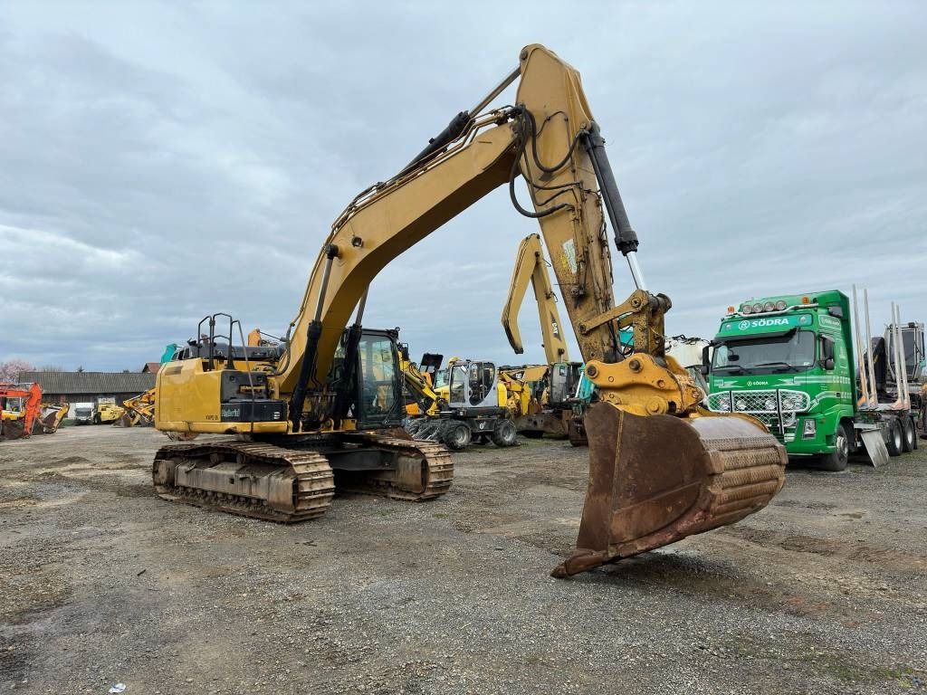 2013 Caterpillar 336EL crawler excavator, front three-quarter view 2013 Caterpillar 336EL crawler excavator, front three-quarter view