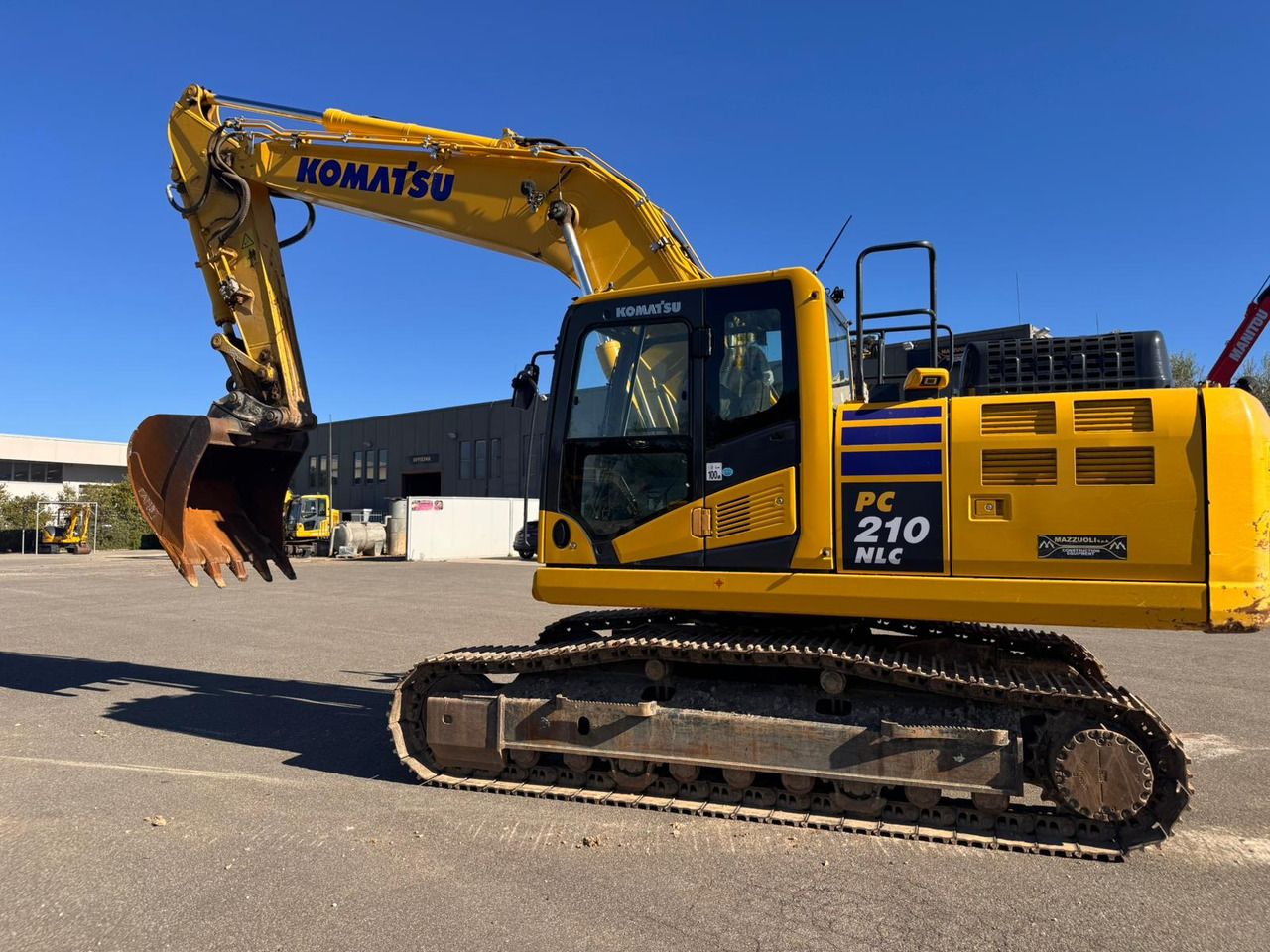 2022 Komatsu PC210 NLC-11 excavator side view 2022 Komatsu PC210 NLC-11 excavator side view