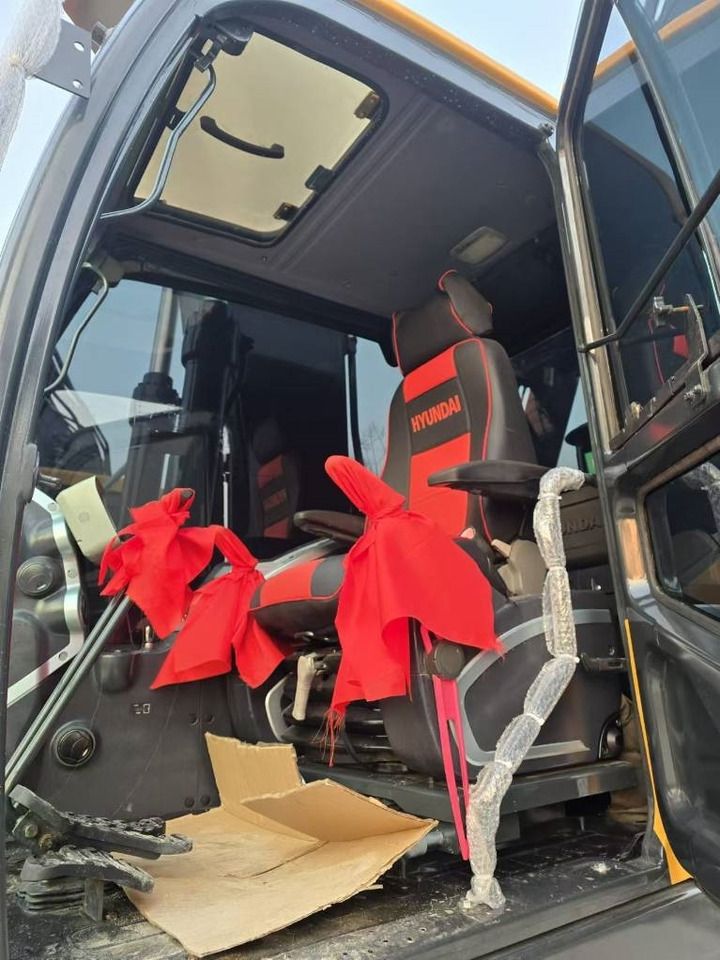 2023 Hyundai R220LC-9S crawler excavator interior cab view 2023 Hyundai R220LC-9S crawler excavator interior cab view