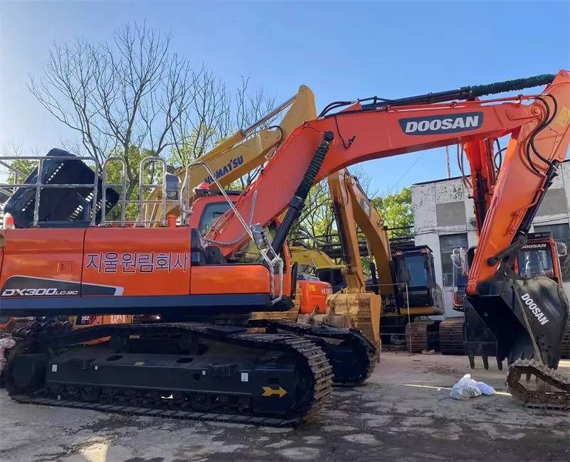 2024 Doosan DX300LC-9C crawler excavator side view 2024 Doosan DX300LC-9C crawler excavator side view