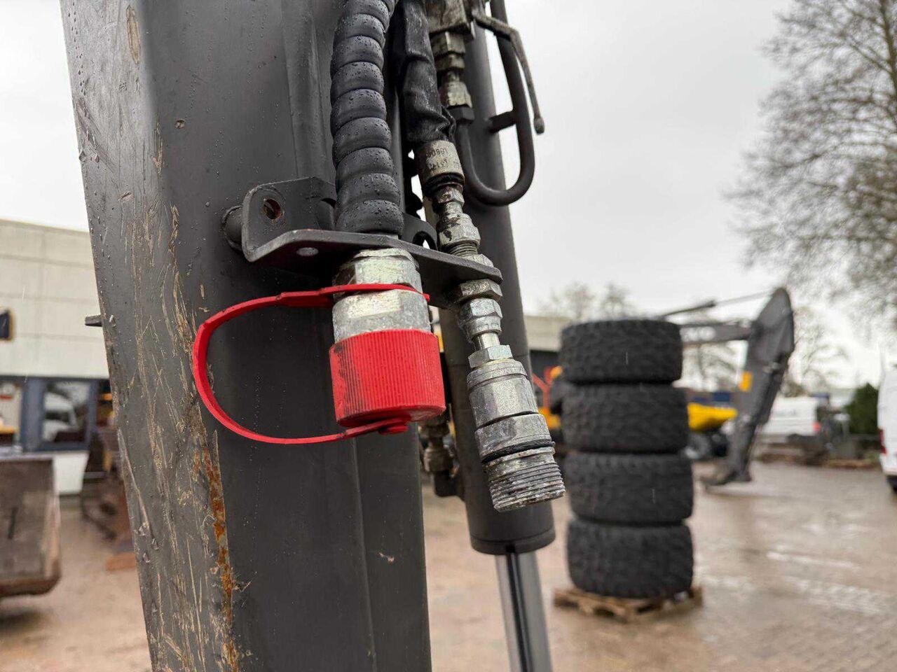 Volvo ECR250 mini excavator hydraulic quick coupler detail