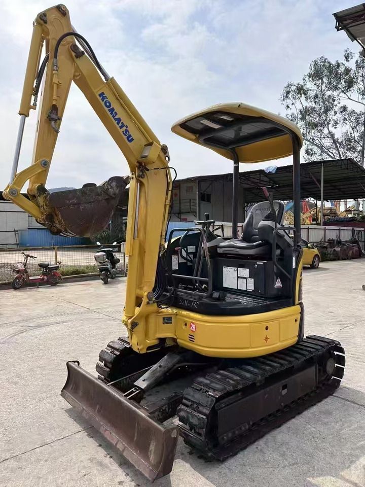 2020 Komatsu 2-ton mini excavator, side view 2020 Komatsu 2-ton mini excavator, side view