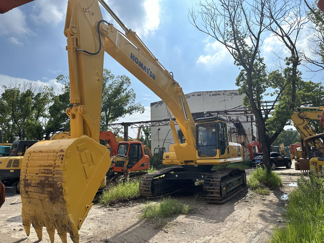 2019 Komatsu PC450-8 crawler excavator, front three-quarter view 2019 Komatsu PC450-8 crawler excavator, front three-quarter view