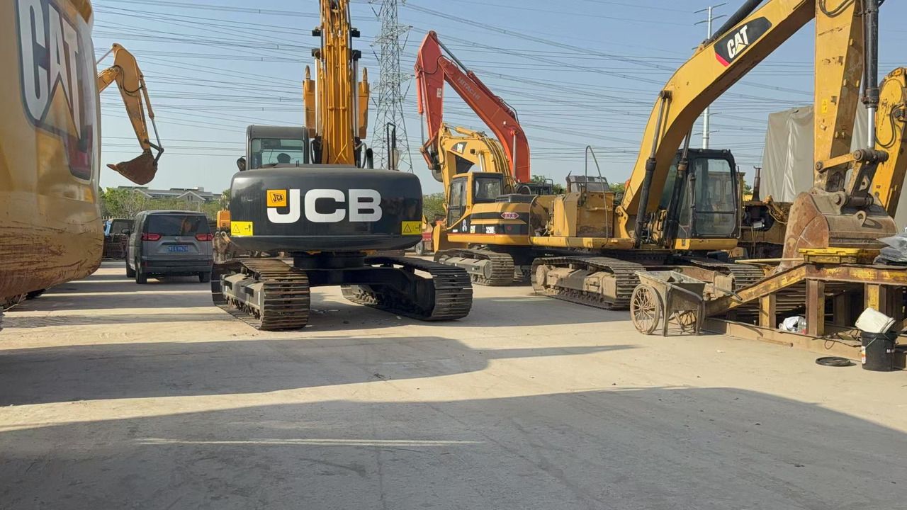 2022 JCB JS215LC crawler excavator rear view 2022 JCB JS215LC crawler excavator rear view