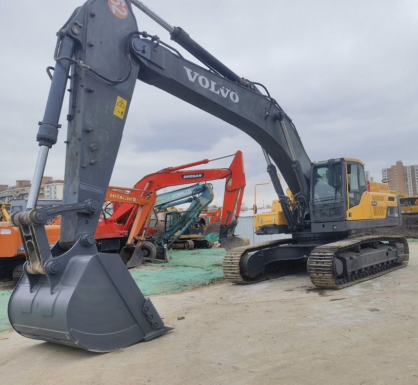 2020 Volvo EC480DL crawler excavator, front three-quarter view 2020 Volvo EC480DL crawler excavator, front three-quarter view