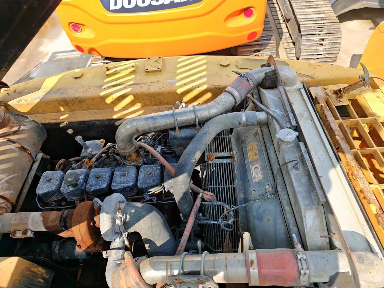 2018 LiuGong 920D crawler excavator engine compartment view 2018 LiuGong 920D crawler excavator engine compartment view