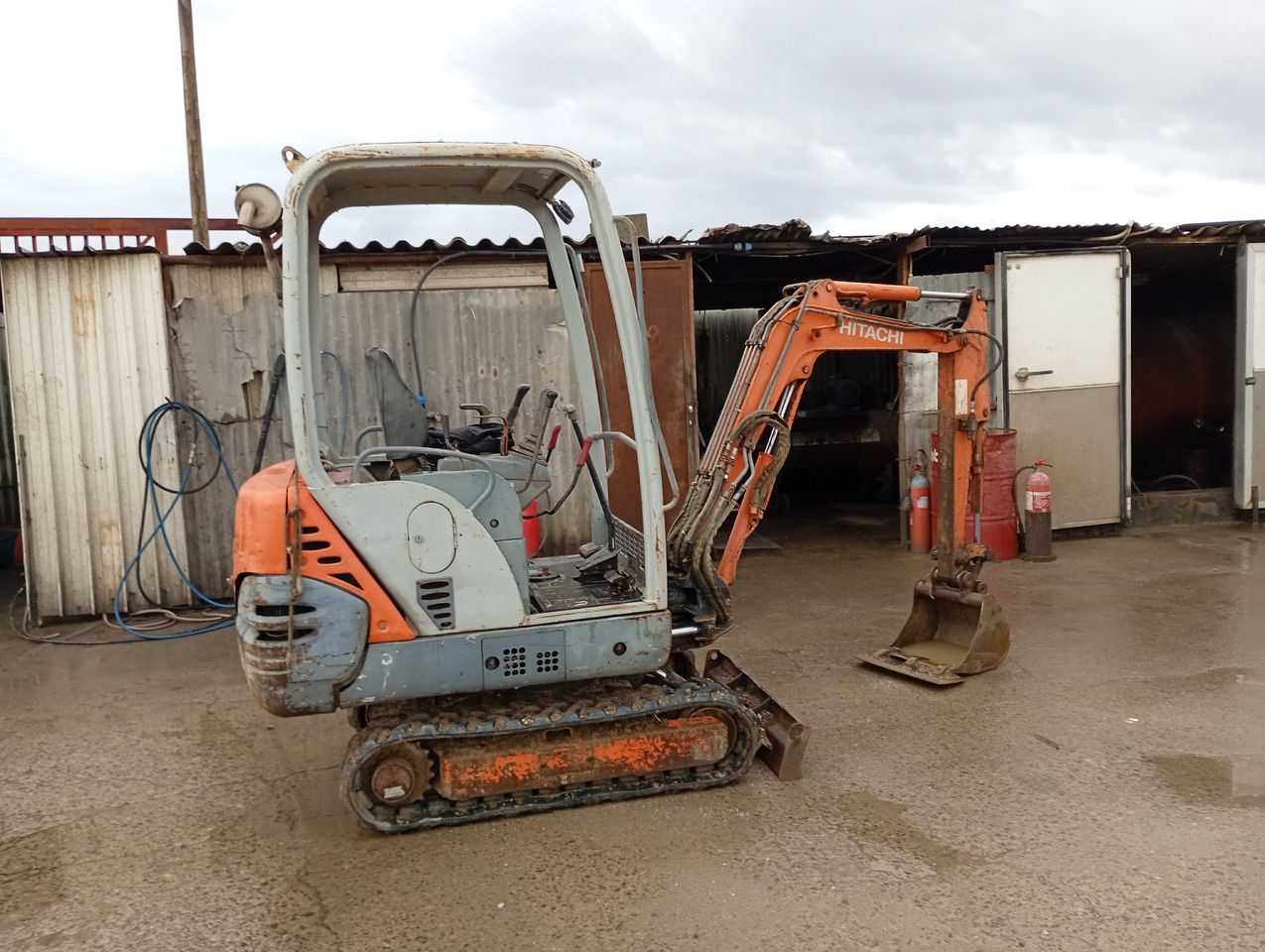 2005 Hitachi FH16.2B mini excavator, side view