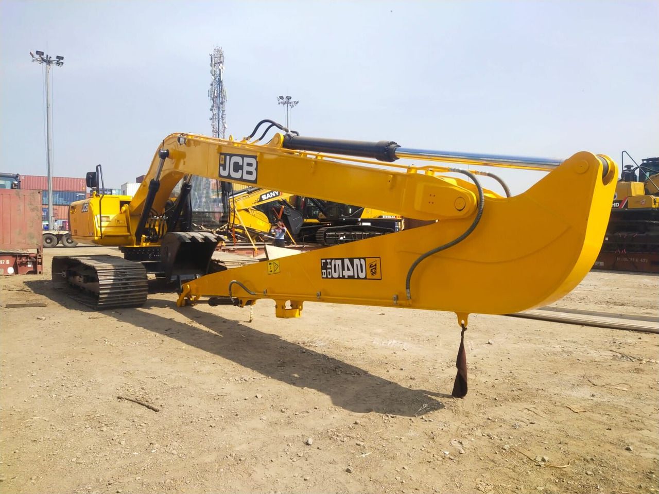 2025 JCB 245LR crawler excavator, side profile view 2025 JCB 245LR crawler excavator, side profile view