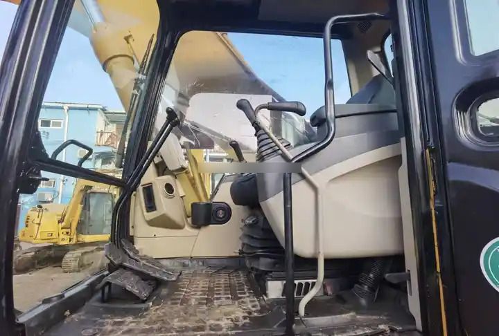 2016 Caterpillar 330C crawler excavator interior view 2016 Caterpillar 330C crawler excavator interior view