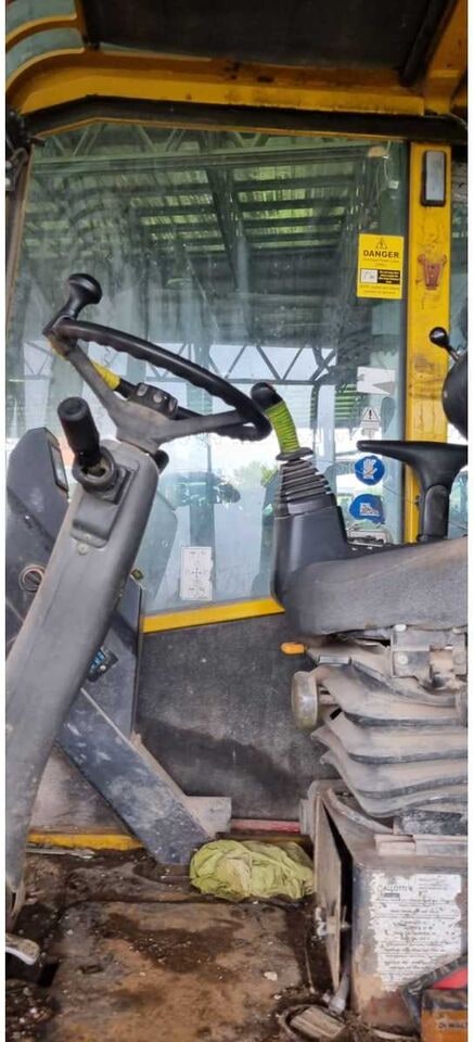 Gallmac WMW 115 wheel excavator interior view