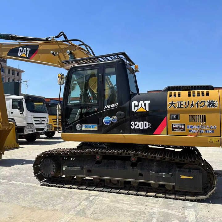 Excavator pe senile Caterpillar 320D2 2016, vedere laterală