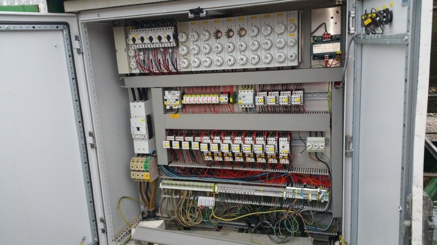 1981 ROHR AUSLEGERSCHWIMMBAGGER VOLLAUTOMATISCH electrical control cabinet interior 1981 ROHR AUSLEGERSCHWIMMBAGGER VOLLAUTOMATISCH electrical control cabinet interior
