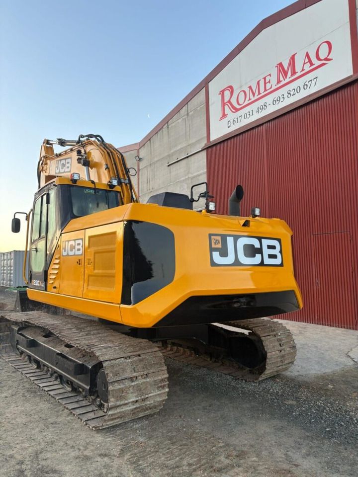 2018 JCB 220X L4F crawler excavator, rear three-quarter view