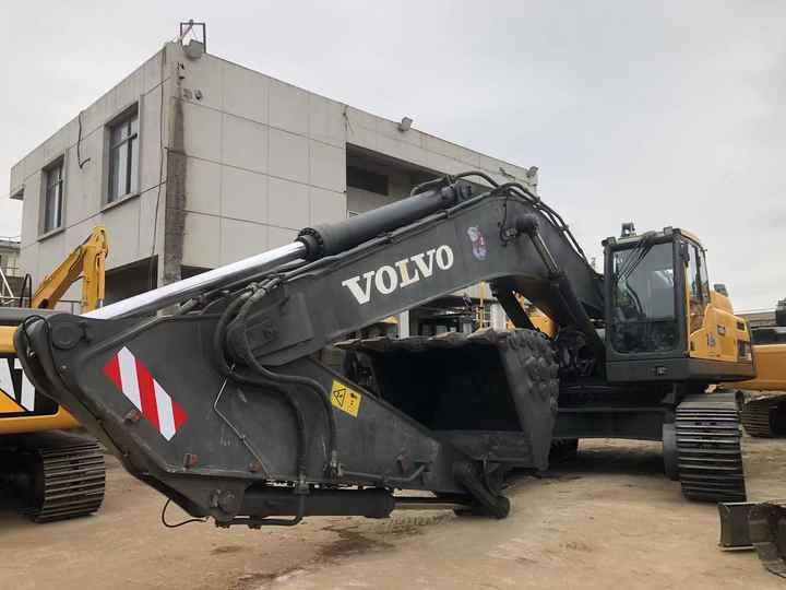 2023 Volvo EC480DL crawler excavator, side view 2023 Volvo EC480DL crawler excavator, side view