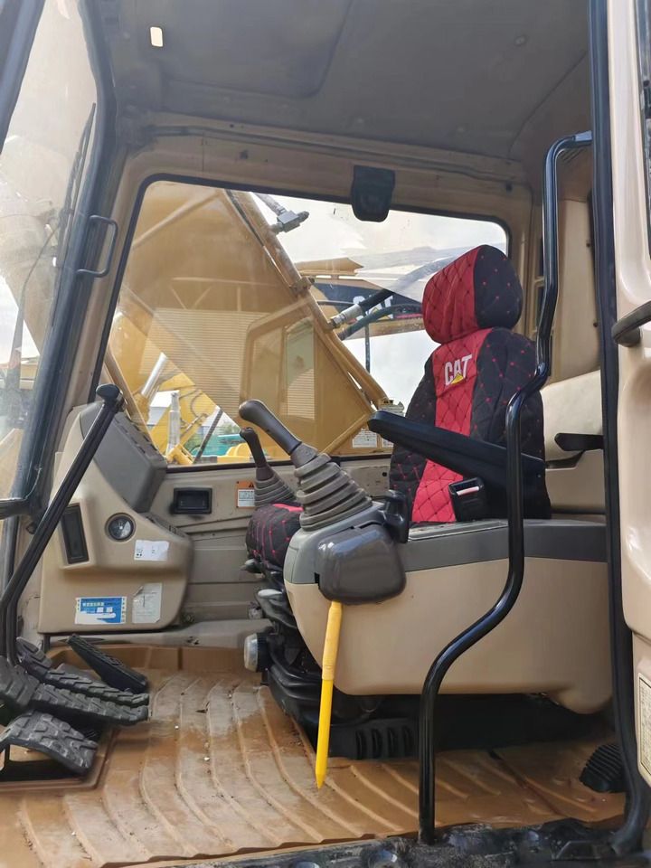 2015 Caterpillar 320BL crawler excavator interior view 2015 Caterpillar 320BL crawler excavator interior view