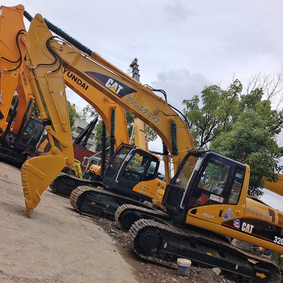 2023 Caterpillar 320CL гусеничний екскаватор, вигляд збоку