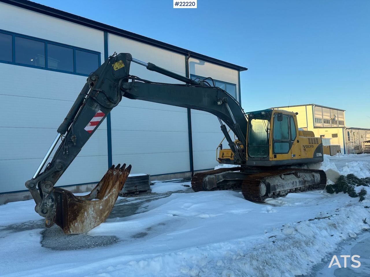 2006 Volvo EC210BLC crawler excavator side view