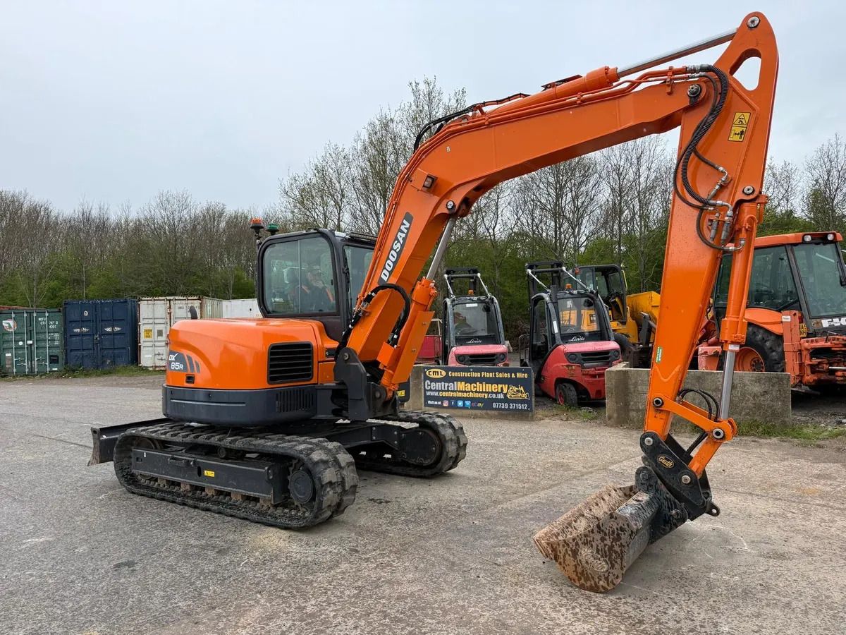 2022 Doosan DX85R-3 crawler excavator, side view 2022 Doosan DX85R-3 crawler excavator, side view