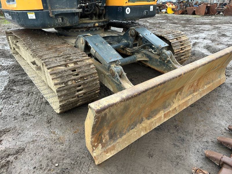 2018 Hyundai HX235 LCR crawler excavator front blade view 2018 Hyundai HX235 LCR crawler excavator front blade view