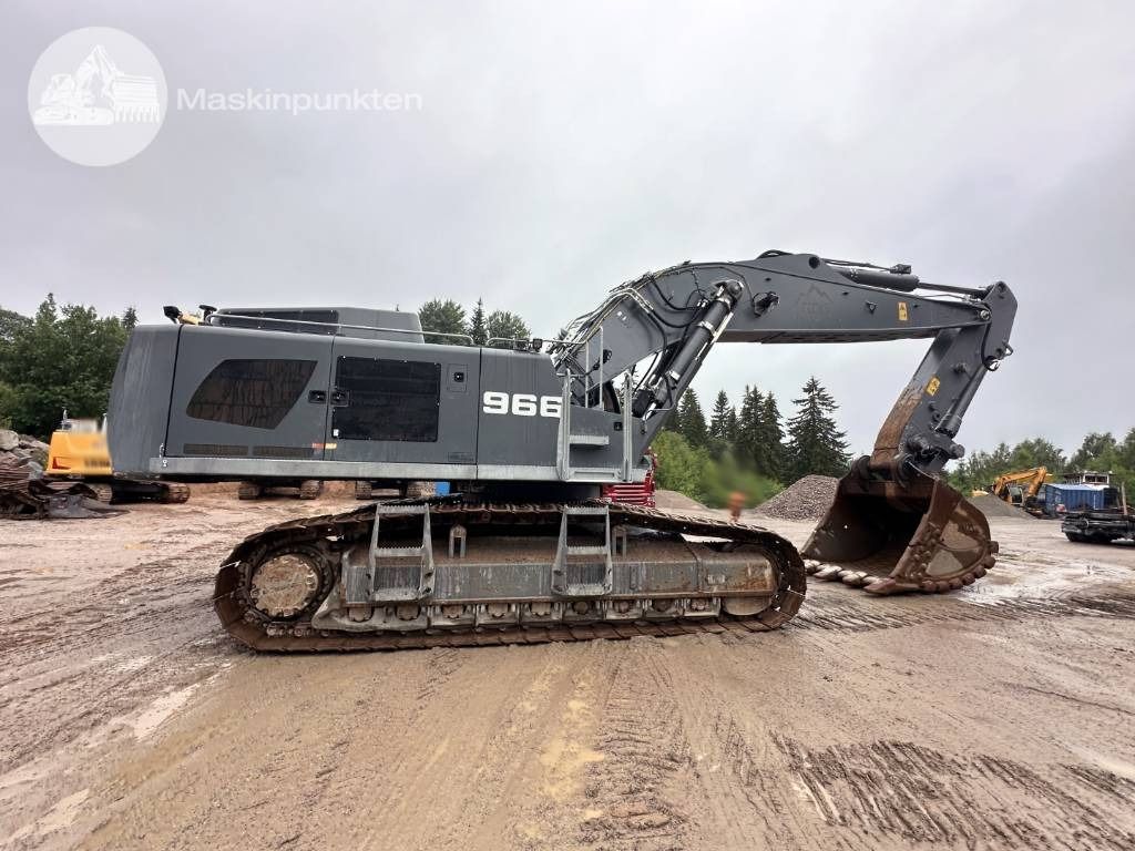 2021 Liebherr R966 HD crawler excavator, side view 2021 Liebherr R966 HD crawler excavator, side view