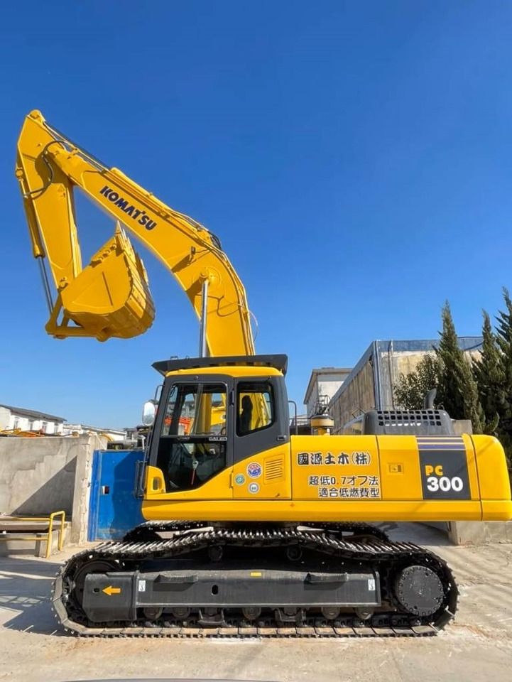 2023 Komatsu PC300-7 crawler excavator, side profile view 2023 Komatsu PC300-7 crawler excavator, side profile view