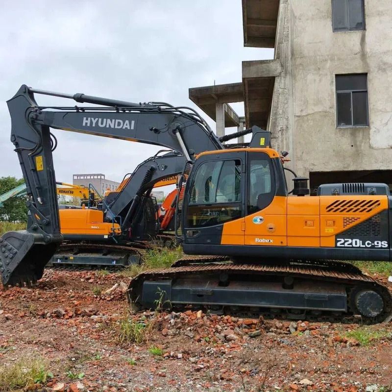 Hyundai Robex 220LC-9S crawler excavator side view Hyundai Robex 220LC-9S crawler excavator side view