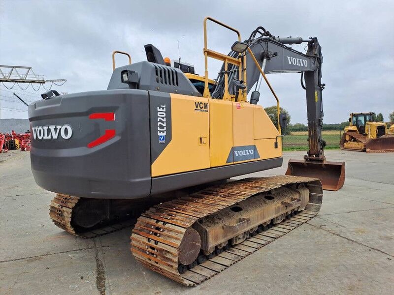 2015 Volvo EC220EL crawler excavator, rear three-quarter view