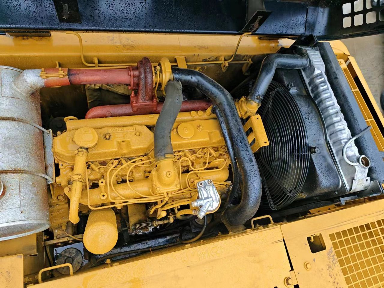 2014 Caterpillar 320BL crawler excavator engine bay view 2014 Caterpillar 320BL crawler excavator engine bay view