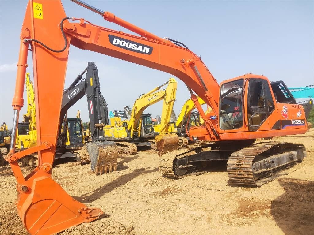 2022 Doosan DH225LC-7 crawler excavator, side view 2022 Doosan DH225LC-7 crawler excavator, side view
