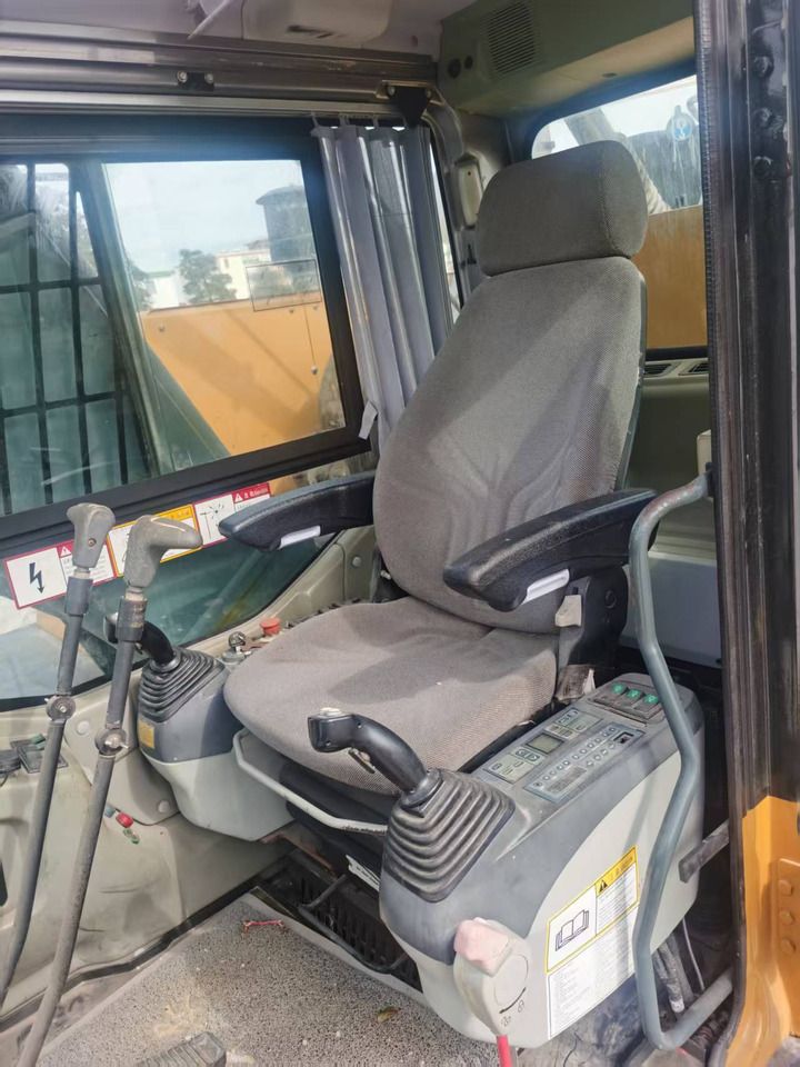 2020 Sany SCC750E crawler excavator interior cab view 2020 Sany SCC750E crawler excavator interior cab view