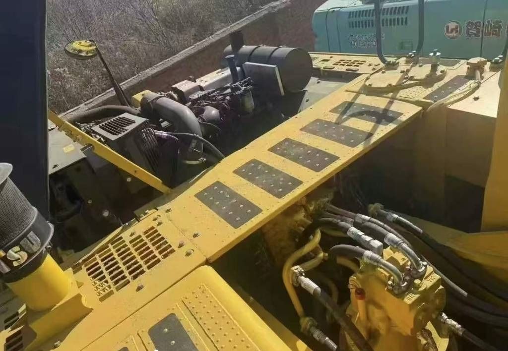 2024 Komatsu PC350LC-8 crawler excavator engine compartment view