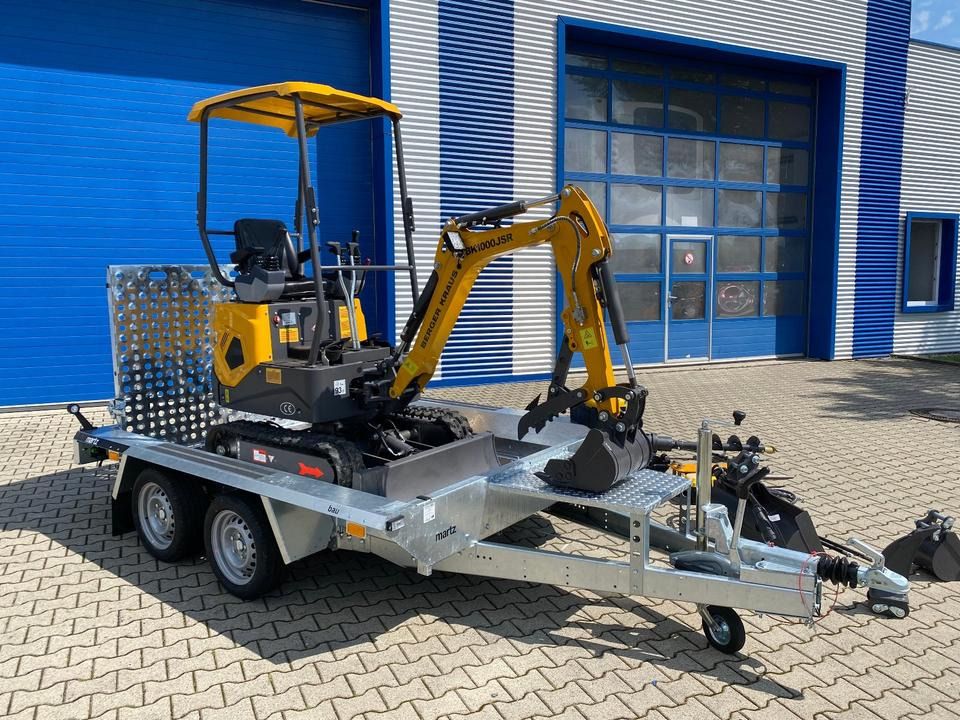 Berger Kraus BK1000JSR Minibagger auf Anhänger, Seitenansicht