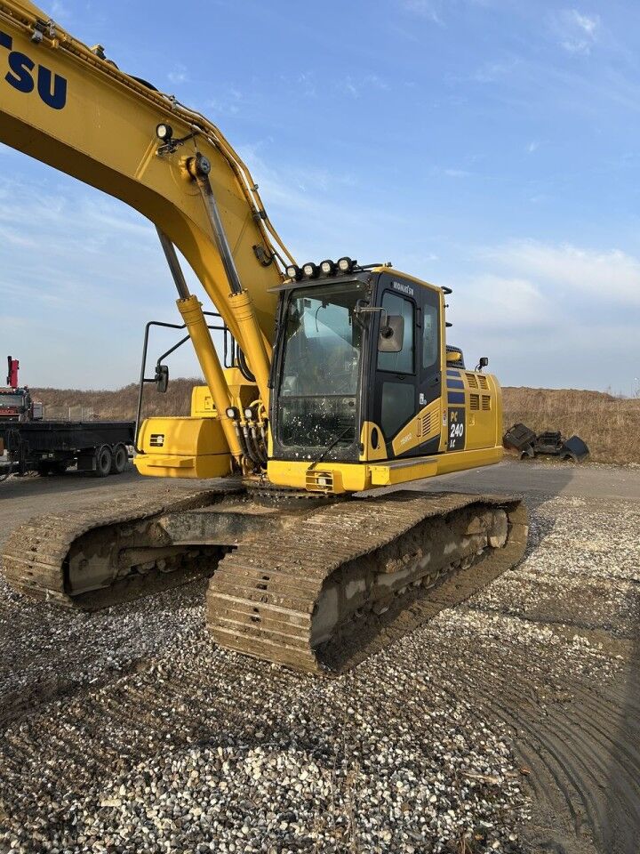 2021 Komatsu PC240LC-11 crawler excavator, front three-quarter view 2021 Komatsu PC240LC-11 crawler excavator, front three-quarter view