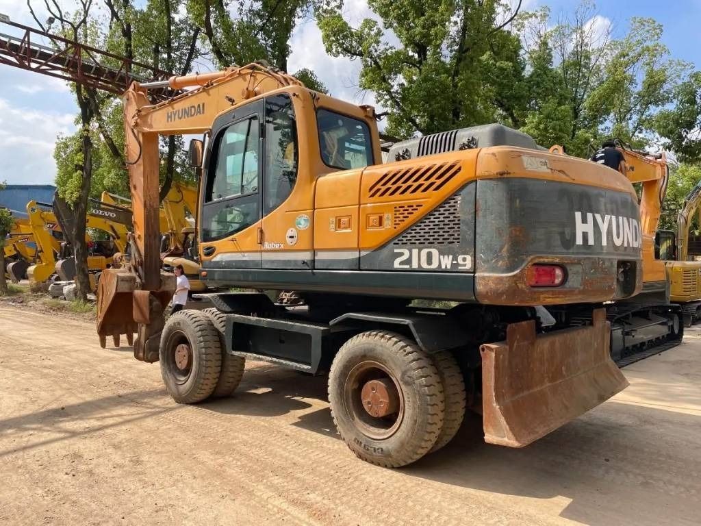 2023 Hyundai R210W-9 wheel excavator, rear three-quarter view 2023 Hyundai R210W-9 wheel excavator, rear three-quarter view