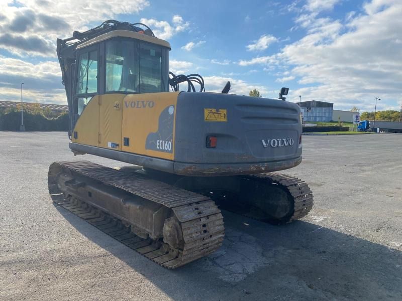2002 Volvo EC160 crawler excavator, rear three-quarter view 2002 Volvo EC160 crawler excavator, rear three-quarter view