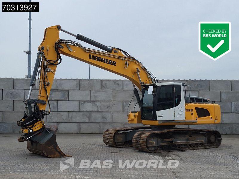 2017 Liebherr R926 LC crawler excavator, side view 2017 Liebherr R926 LC crawler excavator, side view
