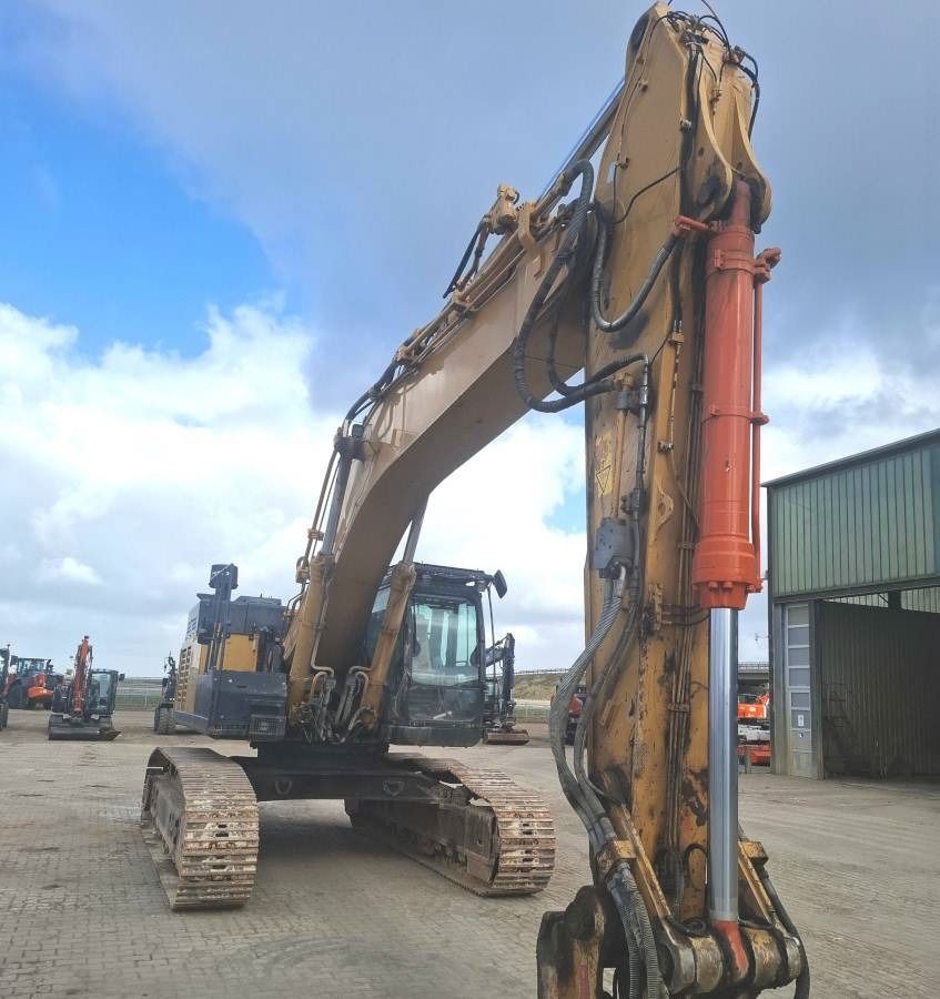 2019 Hitachi ZX490LCH-6 crawler excavator, front three-quarter view 2019 Hitachi ZX490LCH-6 crawler excavator, front three-quarter view
