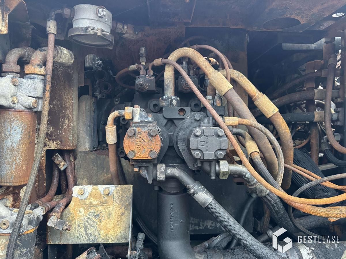 2014 Liebherr R922LC Crawler Excavator engine compartment detail 2014 Liebherr R922LC Crawler Excavator engine compartment detail